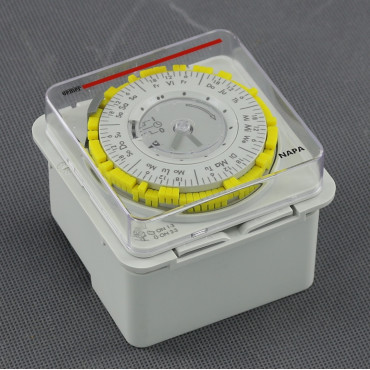 EH12 - spínací hodiny 230 V, 3500 W, mechanické, týdenní
