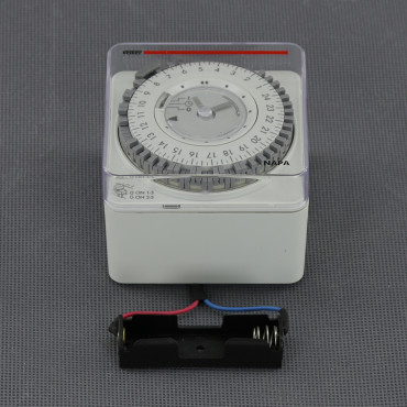 EH14 - spínací hodiny 12-230 V, 3500 W, mechanické, denní
