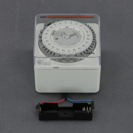 EH14 - spínací hodiny 12-230 V, 3500 W, mechanické, denní