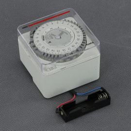EH14 - spínací hodiny 12-230 V, 3500 W, mechanické, denní