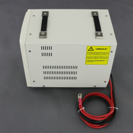 ZZ28 - záložní zdroj 230 V, 1250 W pro aku 12 V, AVR, na plochu