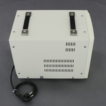 ZZ28 - záložní zdroj 230 V, 1250 W pro aku 12 V, AVR, na plochu