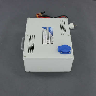 ZZ92 - záložní zdroj 230 V, 600 W pro aku 12 V, na plochu