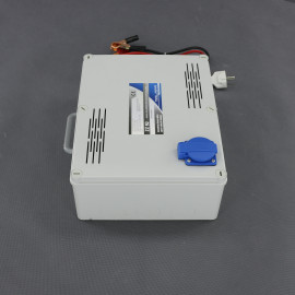 ZZ92 - záložní zdroj 230 V, 600 W pro aku 12 V, na plochu