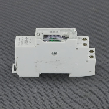 EH16 - spínací hodiny 230 V, 3500 W, mechanické, na DIN lištu