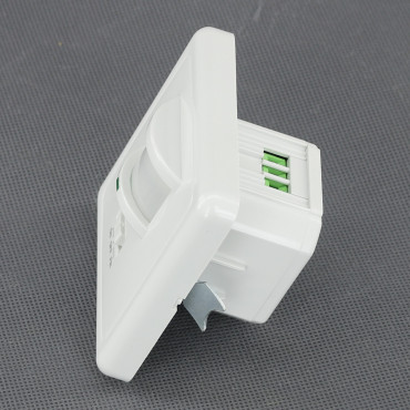 SS13 - čidlo pohybu PIR 230 V, 1200 W, místo vypínače