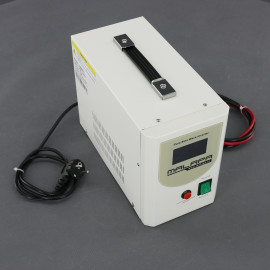 ZZ97 - záložní zdroj 230 V, 640 W pro aku 12 V, AVR, na plochu