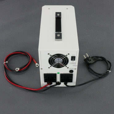 ZZ97 - záložní zdroj 230 V, 640 W pro aku 12 V, AVR, na plochu