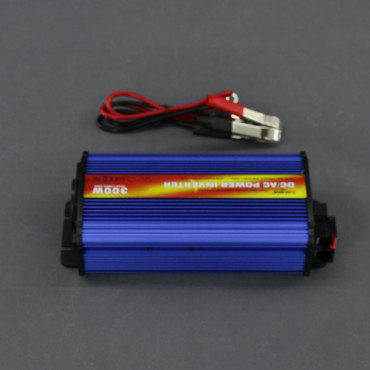 SI301 - měnič napětí 12 V na 230 V, 300 W čistý sinus a USB