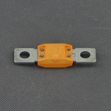 SI634-pojistka-plocha-megaval-150-a-roztec-50-8-mm-oranzova-predni-pohled