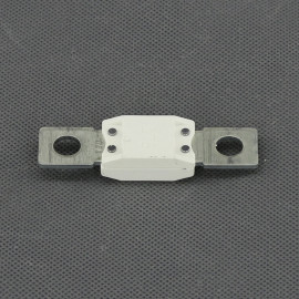 SI635-pojistka-plocha-megaval-175-a-roztec-50-8-mm-bila-predni-pohled