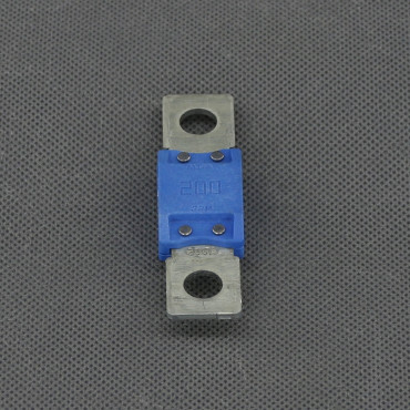 SI636-pojistka-plocha-megaval-200-a-roztec-50-8-mm-modra-leva-strana