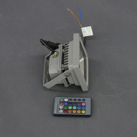 RGB02-230-v-10-w-barevny-rgb-reflektor-leva-strana
