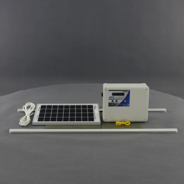 SO60-N-automaticka-dvirka-do-kurniku-s-otviracem-solarni-predni-pohled