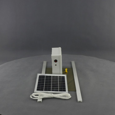 SO60-N-automaticka-dvirka-do-kurniku-s-otviracem-solarni-leva-strana