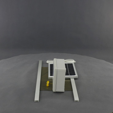 SO60-N-automaticka-dvirka-do-kurniku-s-otviracem-solarni-prava-strana