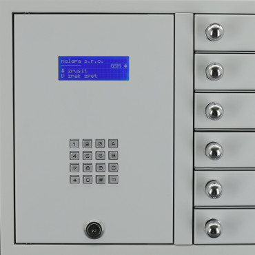 detail na LCD displej samoobslužného boxu na klíče VS05