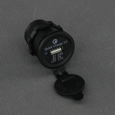 SI860 - USB-A QC3.0 nabíječka 3,6 A, IP65, panelová