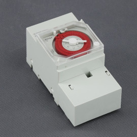 SI67 - spínací hodiny 12-24 V, 360 W, mechanické, DIN a plocha