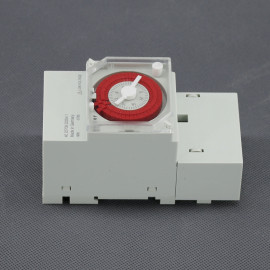 SI67 - spínací hodiny 12-24 V, 360 W, mechanické, DIN a plocha