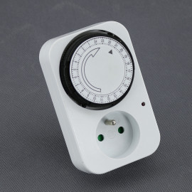 EH03 - spínací hodiny 230 V, 3500 W, mechanické, do zásuvky