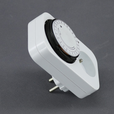 EH03 - spínací hodiny 230 V, 3500 W, mechanické, do zásuvky