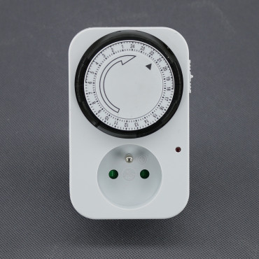 EH03-spinaci-hodiny-230v-3500w-mechanicke-do-zasuvky-predni-pohled