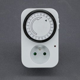 EH03-spinaci-hodiny-230v-3500w-mechanicke-do-zasuvky-predni-pohled