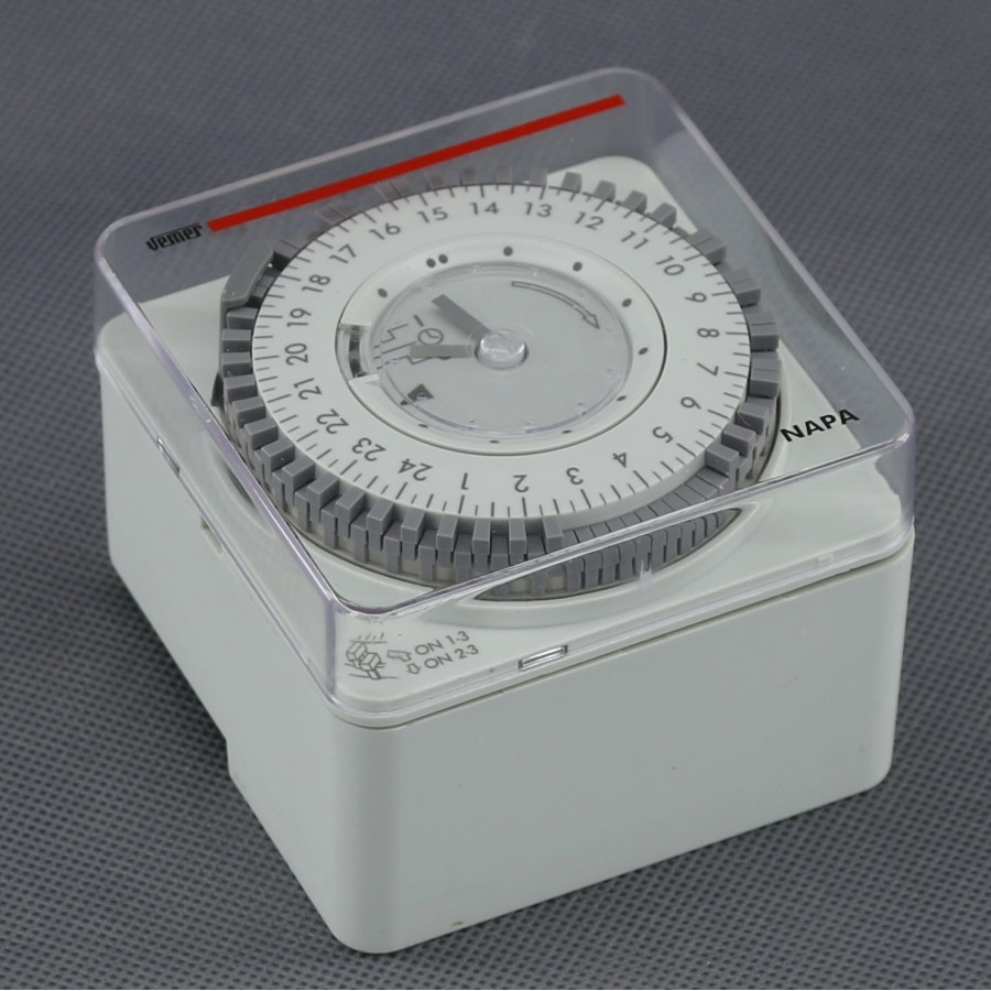 EH06 - spínací hodiny 230 V, 3500 W, mechanické, denní