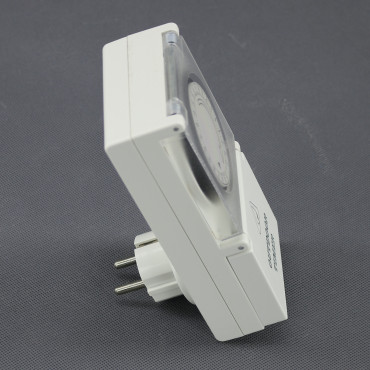 EH07 - spínací hodiny 230 V, 3500 W, mechanické, do zásuvky, IP44