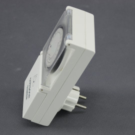 EH07 - spínací hodiny 230 V, 3500 W, mechanické, do zásuvky, IP44