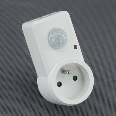 SS07 - čidlo pohybu PIR 230 V, 1200 W,  do zásuvky