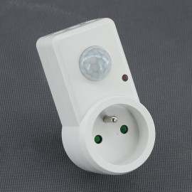 SS07 - čidlo pohybu PIR 230 V, 1200 W,  do zásuvky