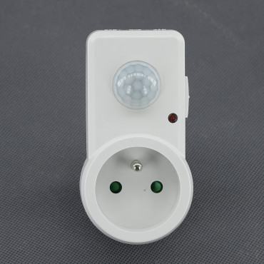SS07 - čidlo pohybu PIR 230 V, 1200 W,  do zásuvky