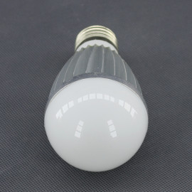 SI202 - LED žárovka E27, 12 V, 7 W