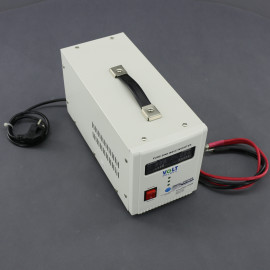 ZZ24 - záložní zdroj 230 V, 700 W pro aku 12 V, AVR, na plochu