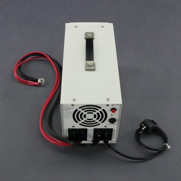 ZZ24 - záložní zdroj 230 V, 700 W pro aku 12 V, AVR, na plochu