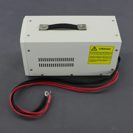 ZZ24 - záložní zdroj 230 V, 700 W pro aku 12 V, AVR, na plochu