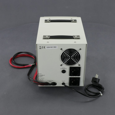 ZZ26 - záložní zdroj 230 V, 1050 W pro aku 12 V, AVR, na plochu