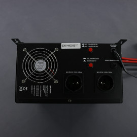 ZZ44 - záložní zdroj 230 V, 700 W pro aku 12 V, AVR, na plochu a stěnu