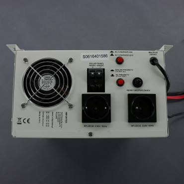 ZZ55 - záložní zdroj 230 V, 700 W pro aku 12 V plus solar, AVR